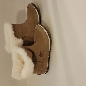 Like New Sorel Out n About Grey Faux Fur Lined Rubber Sole Boots Size 8 39.5